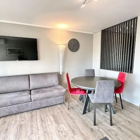 아파트 Beautiful - Air Conditionning -pool -10min Beach -parking Near 앙티브